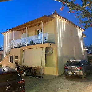 Juli , Ksamil Albanien
